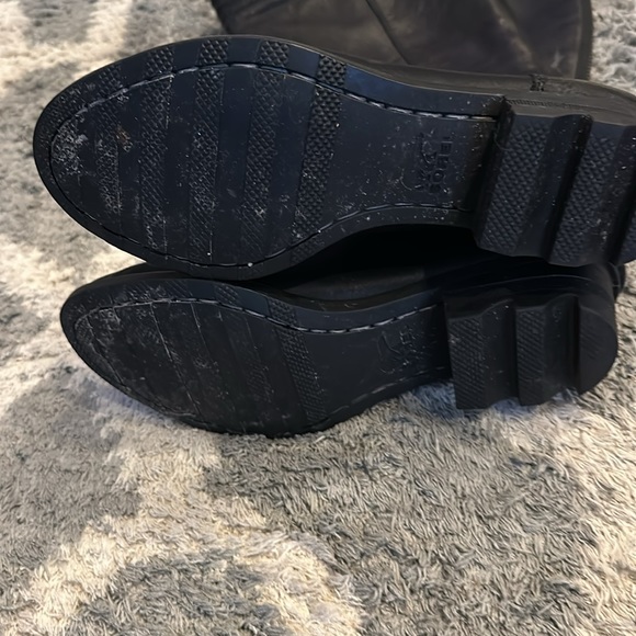 Woman’s Sorel boots, size 8 - Picture 3 of 5